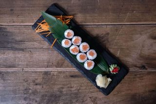 MAKI SALMON Y PHILADELPHIA