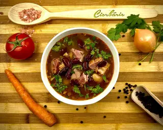 Ciorbă de fasole cu afumătură