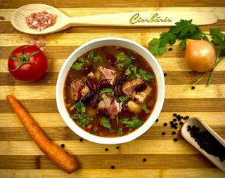 Ciorbă de fasole cu afumătură