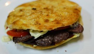 Lepinja sendvič sa sudžukom