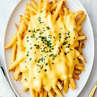 Patatas Fritas Caseras Con Queso Cheddar