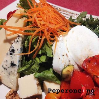 Salata sa četiri vrste sira