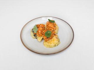 Futomaki tatar łosoś w tempurze z górką 3 szt.