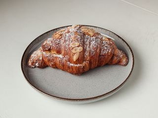 Круасан з мигдалем (160g)