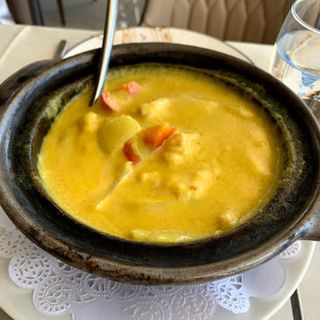 Pollo Con Salsa De Curry En Cazuela