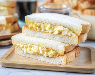 Egg and toast/sandwich
