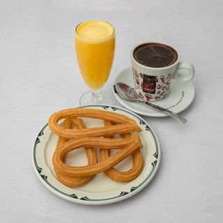 Chocolate Con Churros Y Zumo De Naranja