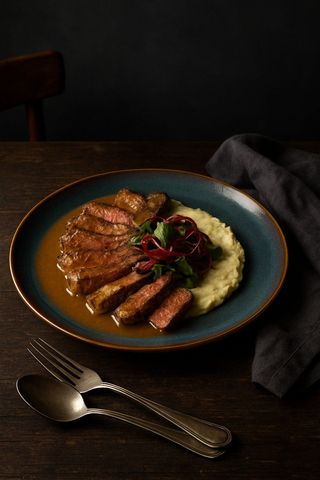 Biftek taljata u demiglas sosu na pireu od tartufa