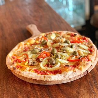 Pizza sa pršutom velika 450gr