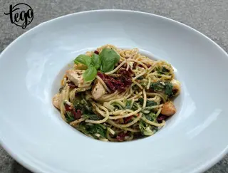 2. Spaghetti zielone pesto
