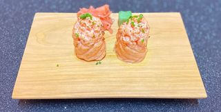 Gunkans de Salmão Braseado