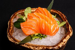 87. Sashimi di salmone