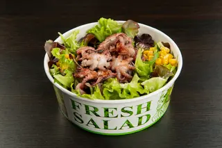 Salata cu caracatiță baby la grătar
