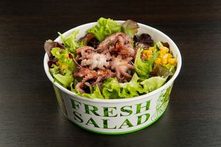 Salata cu caracatiță baby la grătar