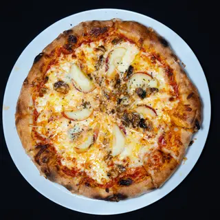 Pizza Quattro Formaggi cu Brânză de Burduf, Mere  și Nuci