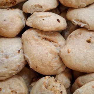 Pan relleno de embutidos y quesos (1 unidad)