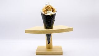 577. Temaki sake cotto - 1 pezzo
