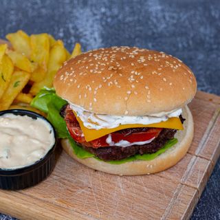 King's Cheeseburger cu Cartofi Aromatizați