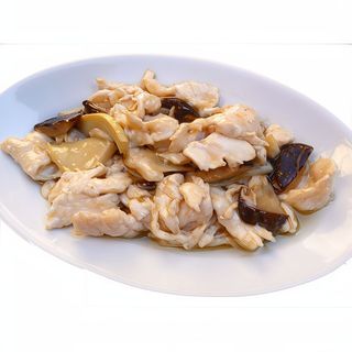 162 Pollo con funghi e bambú