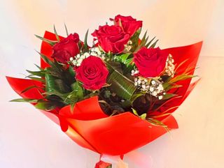 Buchet 5 trandafiri rosi