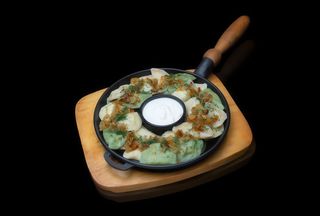 Сковорідка з трьох видів вареників