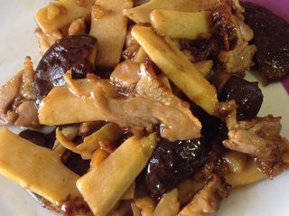 Carne Vegetal Con Bambú Y Setas Chinas