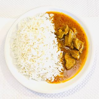 67. Riso bianco con lamb curry