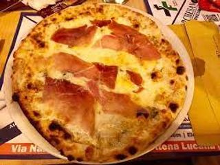 Pizza 4 formaggi e crudo