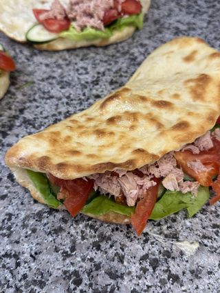 Pizza sendvič sa tunjevinom 250gr