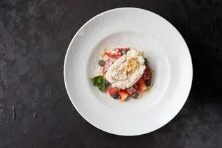 Meringue roulade 