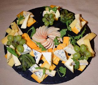 Platou de brânzeturi (2 persoane)