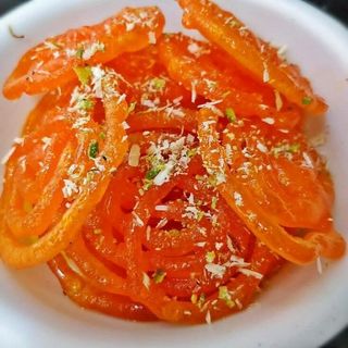 JALEBI WITH RADBI honey 
