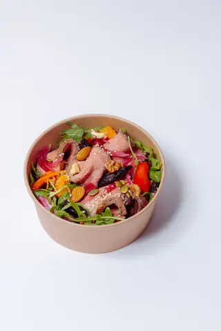 Salata cu vita frageda, quinoa si prune uscate