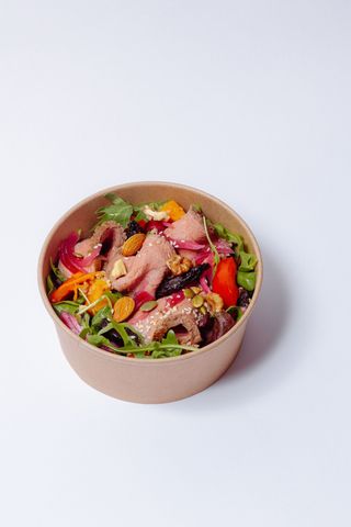 Salata cu vita frageda, quinoa si prune uscate