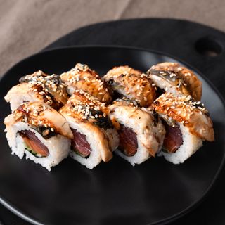 Gold California tuńczyk, łosoś, ogórek, tykwa | Węgorz opalany 