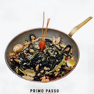 Spaghetti nero ai frutti di mare