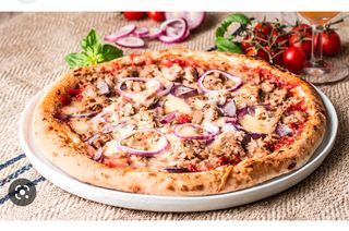 Pizza tonno cipolle.