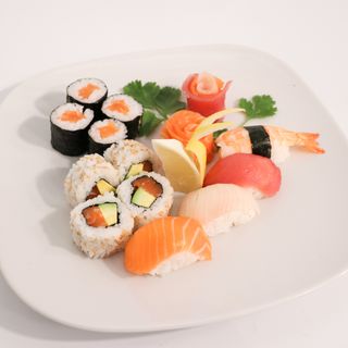 Sashimi sushi misto
