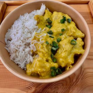 Pollo al curry con arroz