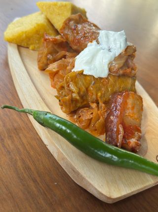 Sărmăluțe cu mămăligă