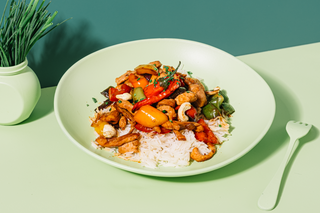 Hoisin Chicken Caju cu Orez