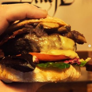 Black Burguer & Wedges