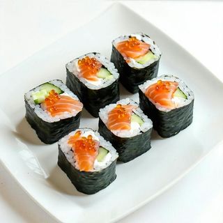 Black gunkan cetrioli, Philadelphia, salmone