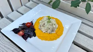 Рублений кролик з гарбузовим пюре