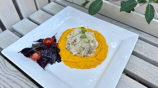 Рублений кролик з гарбузовим пюре