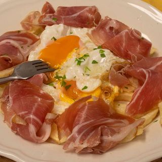 Huevos Rotos con jamón 