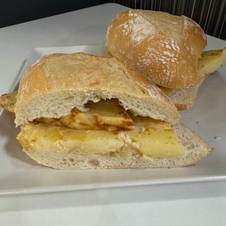 Bocadillo De Tortilla Española