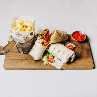 Tortilja s piletinom i pomfit