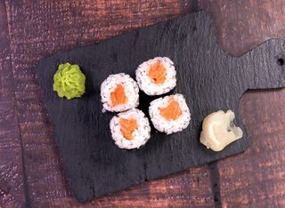 Хосомаки пушена сьомга (4бр-60гр)