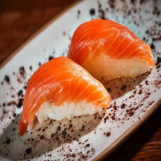 Niguiri De Salmón (2 Pzs.)